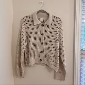 Cream knit cropped cardigan with collar and tortoise shell buttons